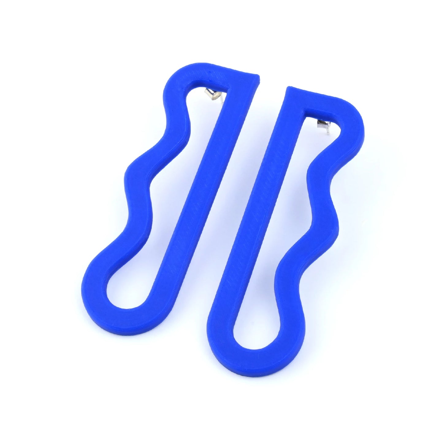 3D printed blue wavy drop earrings by Roxwoods on a white background